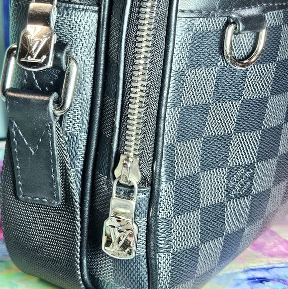 Louis Vuitton Damier Graphite Trocadero Messenger Bag - Picture 2 of 16